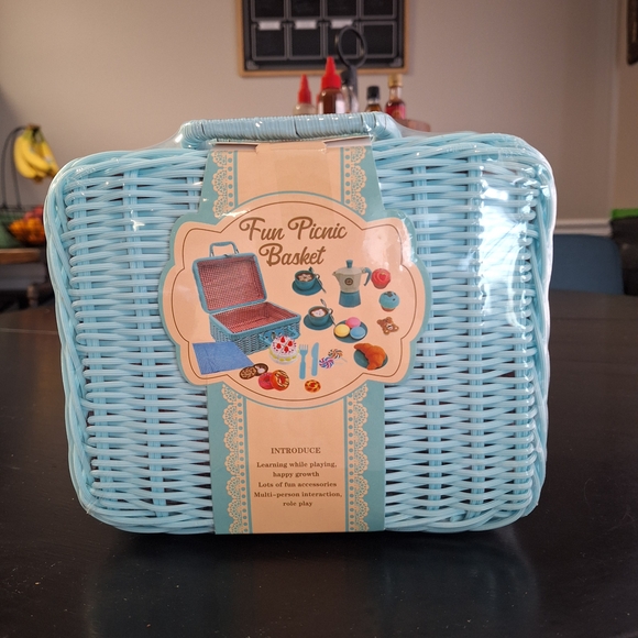 Light Blue Wicker Picnic Basket - Picture 3 of 3